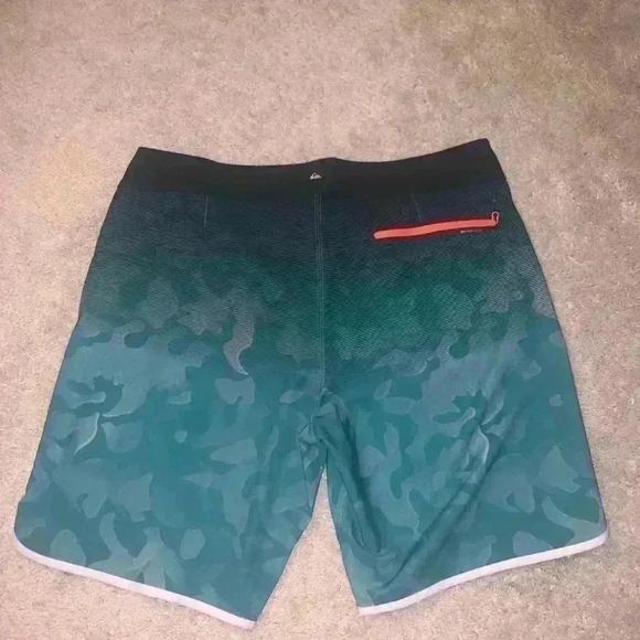 NWOT Quicksilver board shorts 38 - Picture 7 of 8